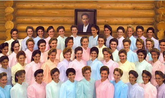 Hình ảnh “giáo chủ” Warren Jeffs và 80 người vợ. 
