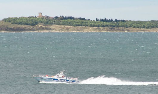 Tàu cảnh sát biển Slovenia ở Vịnh Pira.