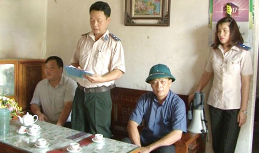Chi cục THADS huyện Tam Đảo tổ chức cưỡng chế giao đất để đảm bảo THA.