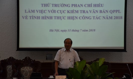 Thứ trưởng Phan Chí Hiếu phát biểu tại buổi làm việc.