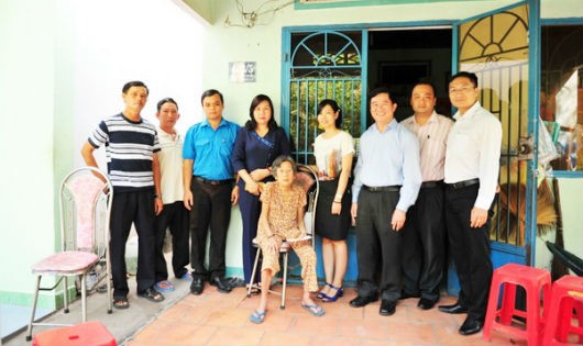 Sở Tư pháp TP HCM tổ chức thăm Bà mẹ Việt Nam anh hùng