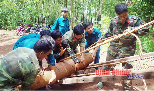 Lực lượng công binh Bình Phước thu gom, xử lý an toàn 1.800kg bom, đạn, vật liệu nổ