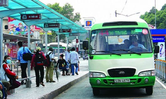xe bus mini đón khách trong hẻm được kỳ vọng thu hút người dân sử dụng xe bus công cộng, hạn chế được xe cá nhân