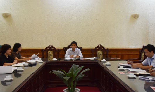 Thứ trưởng Nguyễn Khánh Ngọc chủ trì cuộc họp. 