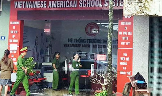 Khám xét trụ sở Trường cao đẳng Việt Mỹ