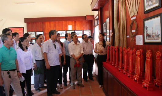 Đoàn công tác Bộ Tư pháp thăm Lý Sơn năm 2013.