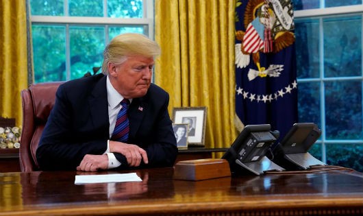 Tổng thống Mỹ Donald Trump lúc nói chuyện qua điện thoại với tổng thống Mêhicô Enrique Pena Nieto ngày 27/8/2018