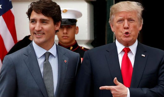 Tổng thống Mỹ Donald Trump tiếp thủ tướng Canada Justin Trudeau (trái) tại Nhà Trắng ngày 11/10/2017