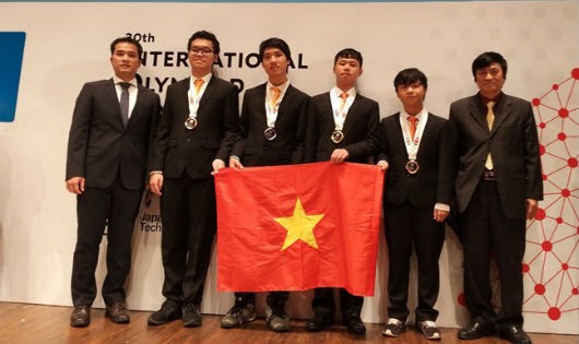 4 thí sinh giành huy chương, giúp đoàn Việt Nam đứng thứ 12 trong kỳ thi Olympic Tin học quốc tế năm nay.