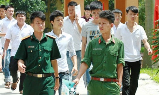 Thí sinh quân đội trong kỳ thi tuyển sinh đại học vừa qua.