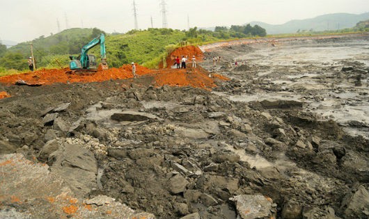 Hiện trường sự cố vỡ hồ chứa chất thải nhà máy DAP Lào Cai