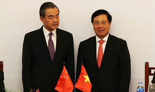 Phó Thủ tướng Chính phủ, Bộ trưởng Ngoại giao Phạm Bình Minh và Ủy viên Quốc vụ, Bộ trưởng Ngoại giao Trung Quốc Vương Nghị.