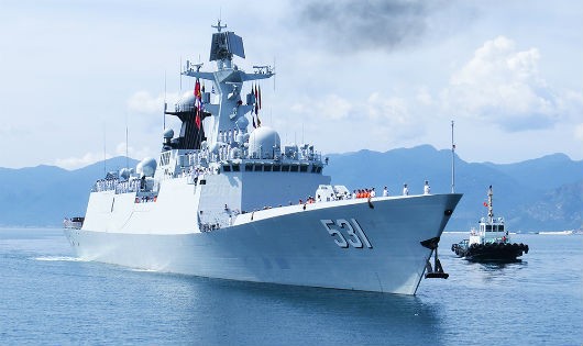 Tàu hoa tiêu Tân Cảng dẫn luồng cho tàu Hải quân Trung Quốc cập cảng Quốc tế Cam Ranh