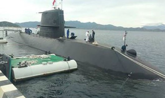 Tàu ngầm huấn luyện Nhật Bản lần đầu tiên đến Việt Nam.