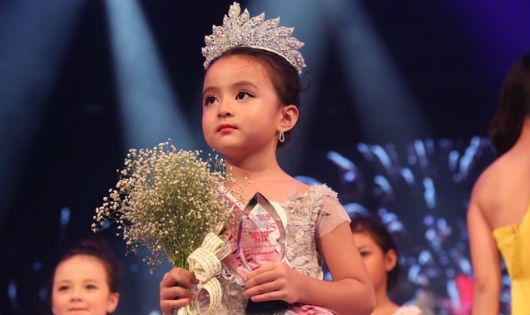Cô bé 5 tuổi đăng quang Hoa hậu nhí Việt Nam 2018