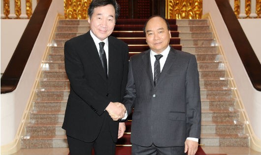 Thủ tướng Nguyễn Xuân Phúc tiếp Thủ tướng Hàn Quốc Lee Nak-yon