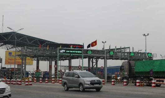Làn thu phí không dừng tại Trạm BOT Hà Nội - Bắc Giang.