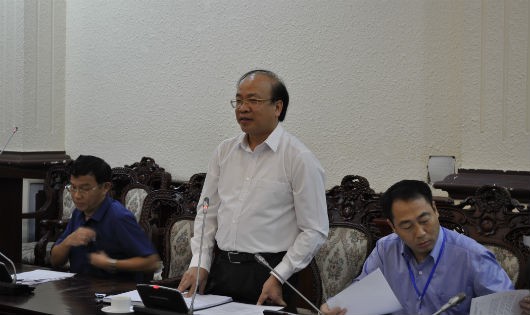 Thứ trưởng Bộ Tư pháp Phan Chí Hiếu phát biểu tại buổi họp