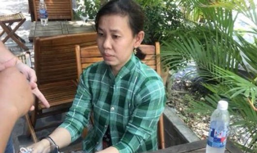 Lê Thị Thủy bị cảnh sát bắt giữ.