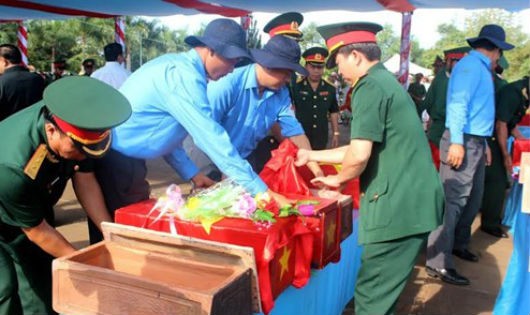 Tìm kiếm, cất bốc hài cốt liệt sĩ quân tình nguyện Việt Nam tại Campuchia