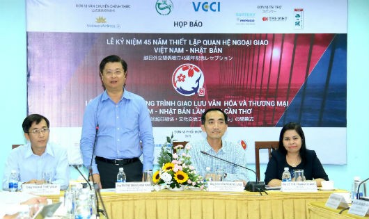 Ông Trương Quang Hoài Nam - Phó Chủ tịch UBND TP Cần Thơ phát biểu trong buổi họp báo 