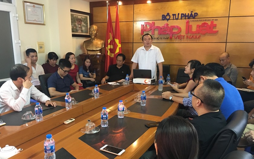 Phó Bí thư Thường trực Đảng ủy Bộ Tư pháp Nguyễn Kim Tinh quán triệt những nội dung của Nghị quyết TƯ 7 khóa XII 