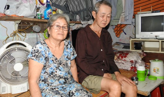 Vợ chồng ông Sang và bà Hai như “hai người phụ nữ” sống nương nhờ nhau tuổi xế chiều.