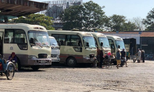 Xe buýt của các đơn vị vận tải tại bến xe