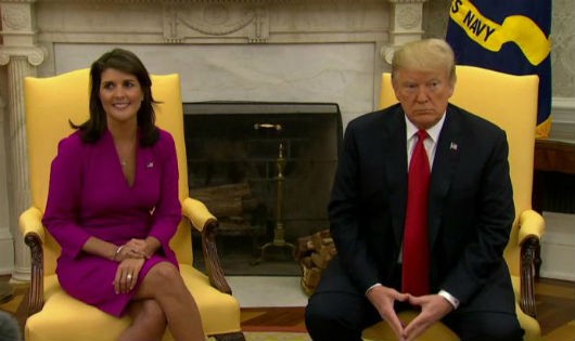 Bà Haley và ông Trump tại buổi thông báo về việc từ chức.