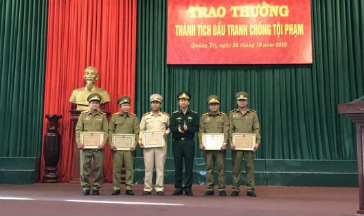 Cơ quan chức năng trao thưởng cho các cá nhân, tập thể triệt phá thành công chuyên án ma túy xuyên biên giới Quảng Trị.