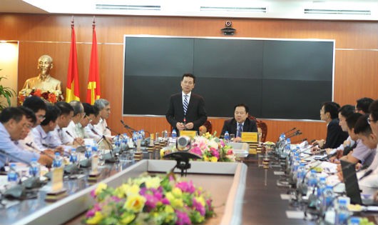 Bộ trưởng Nguyễn Mạnh Hùng phát biểu tại buổi làm việc