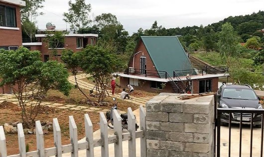 Những căn biệt thự, khu nghỉ dưỡng đang được hoàn thiện tại xã Minh Phú