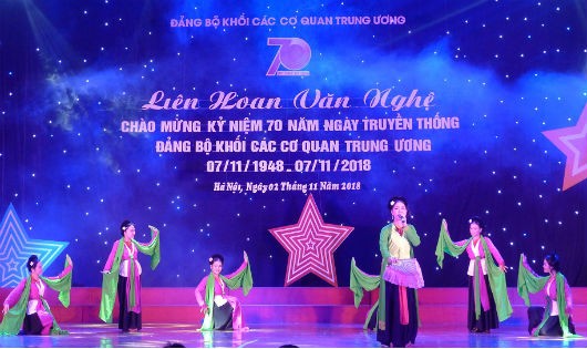 Liên hoan văn nghệ chào mừng kỷ niệm 70 năm Ngày truyền thống của Đảng bộ (7/11/1948-7/11/2018) chiều 2/11, tại Hà Nội.