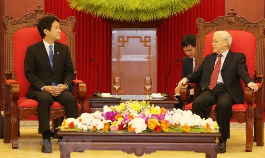 Tổng Bí thư, Chủ tịch nước Nguyễn Phú Trọng tiếp Đặc phái viên của Thủ tướng Nhật Bản.