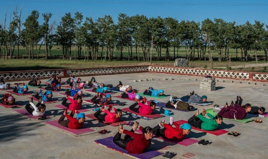 Người làng Yugouliang tích cực tập yoga