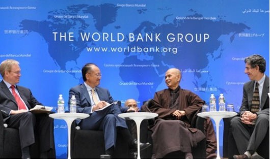 Thiền sư Thích Nhất Hạnh tại trụ sở Ngân hàng Thế giới