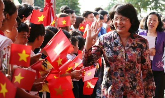 Phó Chủ tịch nước Đặng Thị Ngọc Thịnh đã đến dự Ngày hội Đại đoàn kết toàn dân tộc tại ấp Đồng Tâm