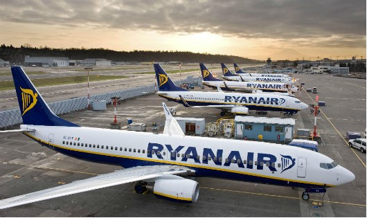 Một dàn máy bay của hãng hàng không giá rẻ Ryanair