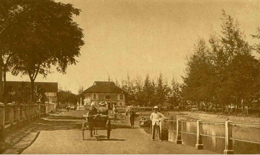 Một con đường ở Gò Công khoảng năm 1920