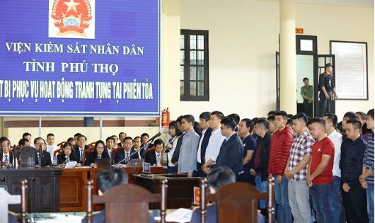 Tòa án nhân dân tỉnh Phú Thọ xét xử vụ đánh bạc nghìn tỷ. Ảnh Tiền Phong