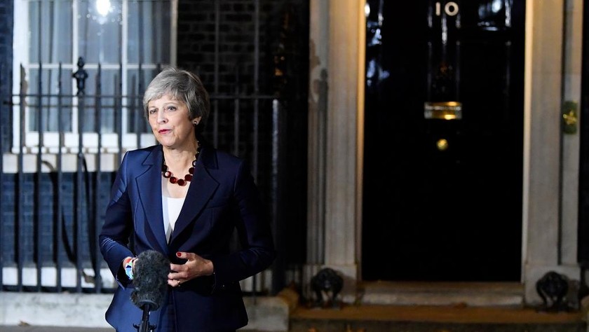 Thủ tướng Anh Theresa May thông báo chính phủ đã thông qua dự thảo thỏa thuận về Brexit trước trụ sở chính phủ số 10 phố Downing, Luân Đôn, ngày 14/11/2018