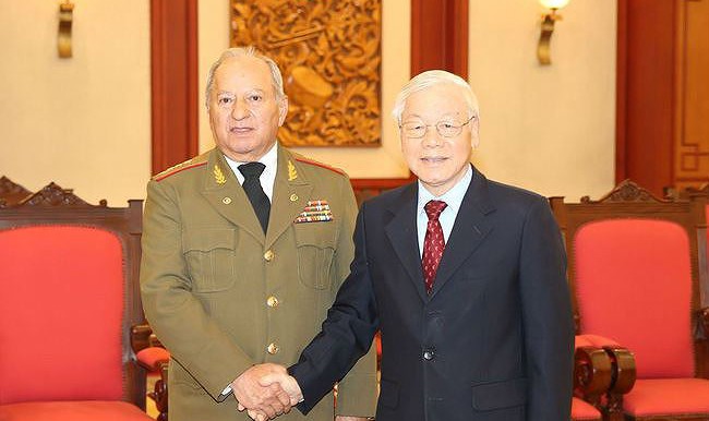 Tổng Bí thư, Chủ tịch Nước Nguyễn Phú Trọng tiếp Bộ trưởng Bộ các Lực lượng vũ trang cách mạng Cuba. Ảnh: TTXVN