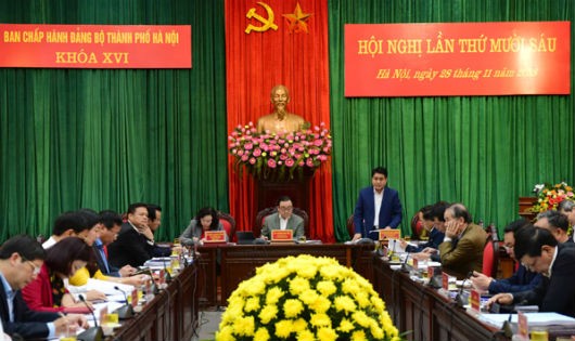 Chủ tịch UBND TP Nguyễn Đức Chung điều hành phiên thảo luận.