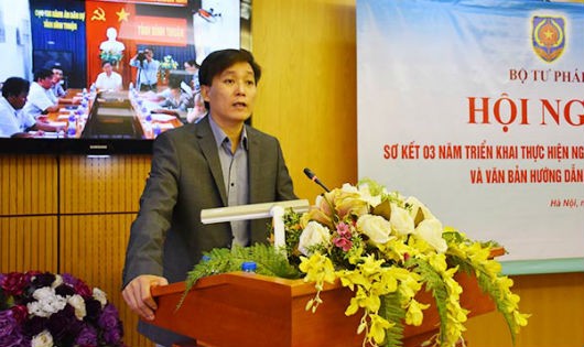 Thứ trưởng Bộ Tư pháp Nguyễn Khánh Ngọc phát biểu tại Hội nghị