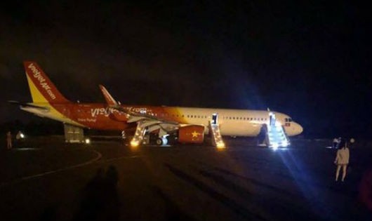 Hiện trường máy bay Vietjet gặp sự cố tại Sân bay Buôn Ma Thuột