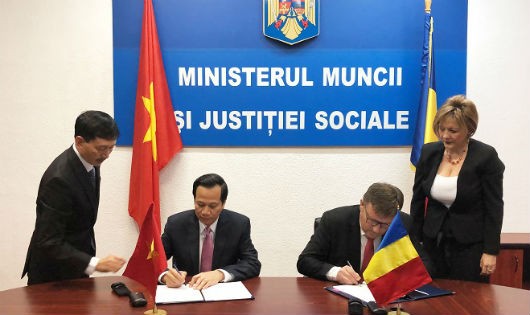 Bộ trưởng Đào Ngọc Dung và Bộ trưởng Bộ Lao động và Công bằng xã hội Rumani ký Bản ghi nhớ về Hợp tác trong lĩnh vực Lao động và An sinh xã hội 