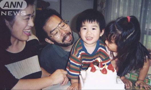 Bức ảnh hạnh phúc của 4 người trong gia đình Miyazawa. 