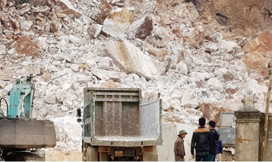 Hiện trường một vụ tai nạn lao động tại mỏ đá Á Châu khiến 1 người tử vong, 3 người bị thương. 