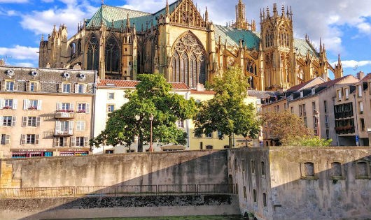 Nhà thờ Saint-Étienne, biểu tượng của Metz được xây từ năm 1240