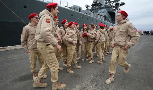 Thiếu sinh quân thăm tàu hải quân Nga